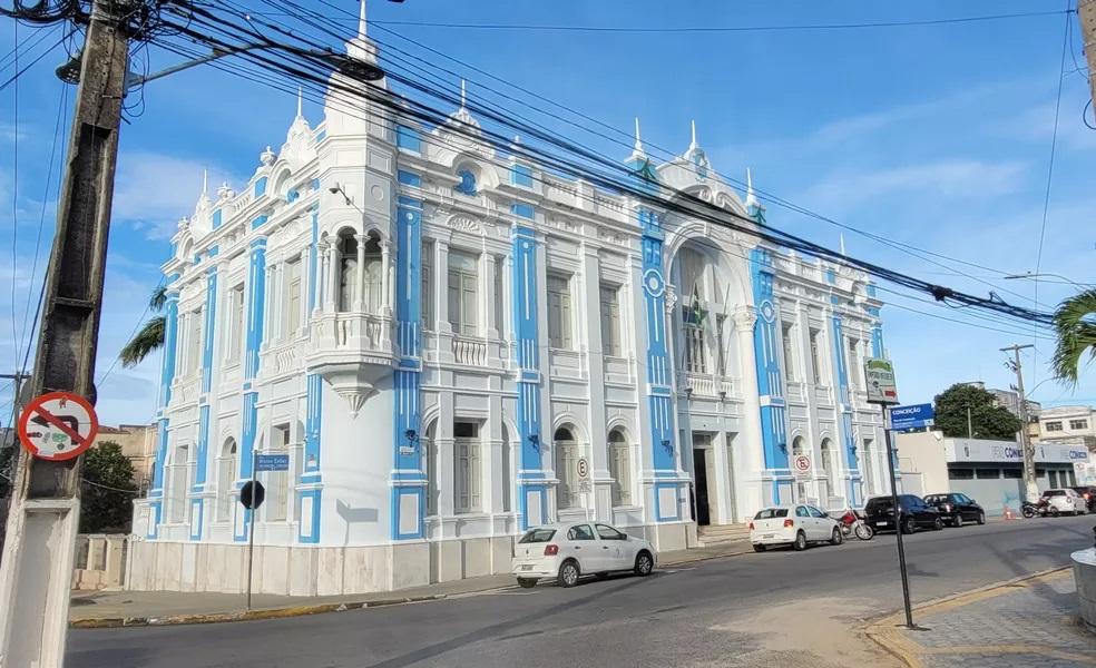 Vereadores entram na Justiça contra pagamento de verbas indenizatórias que chega a 60% do salário do prefeito