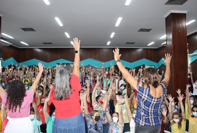 Após prefeito alterar o PCCR, professores de Mossoró aprovam indicativo de greve