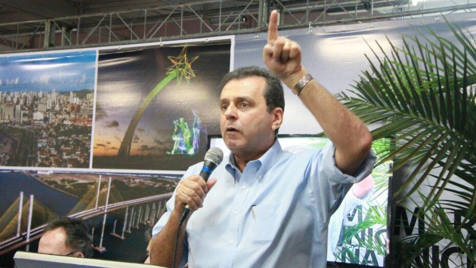 Carlos Eduardo foge da polêmica e evitar comentar chapa da oposição no RN