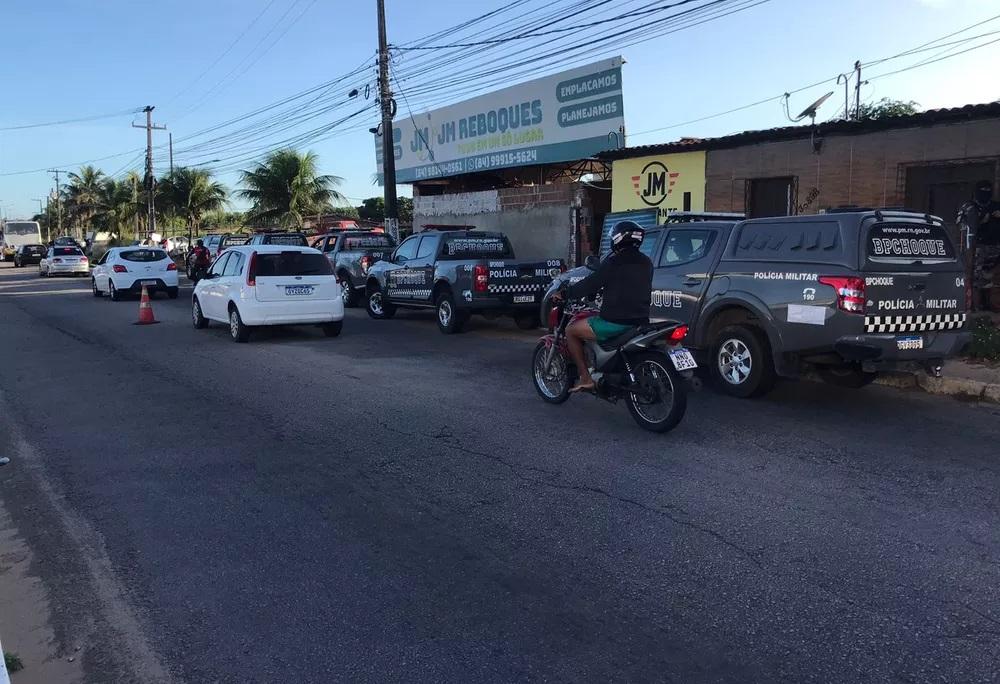 Operação prende suspeitos de tráfico de drogas na comunidade do Mosquito, em Natal