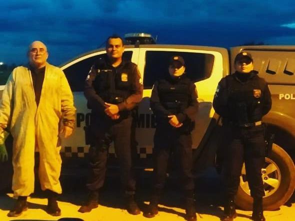 Policiais militares socorrem família que teve residência invadida por abelhas em Apodi