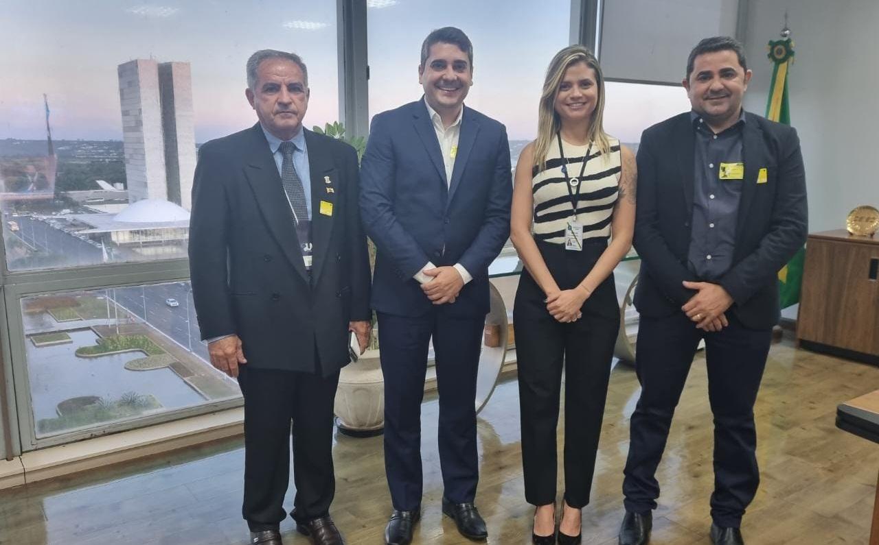 Prefeito de Apodi participa de uma reunião no Ministério das Comunicações em Brasília