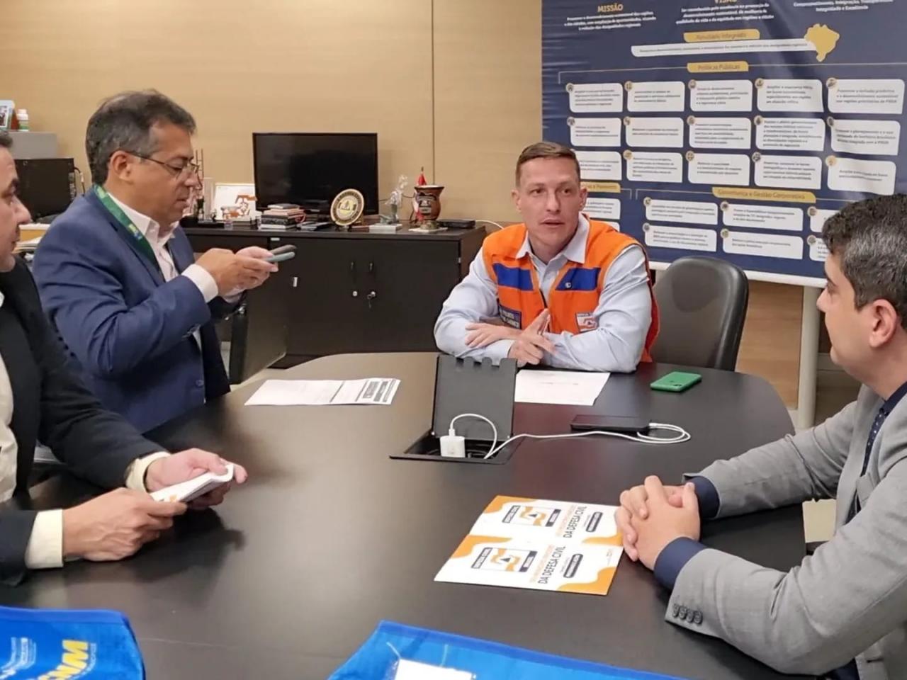 Prefeito de Apodi reúne-se com Chefe de Gabinete da Secretaria Nacional de Proteção e Defesa Civil nesta Terça (26)