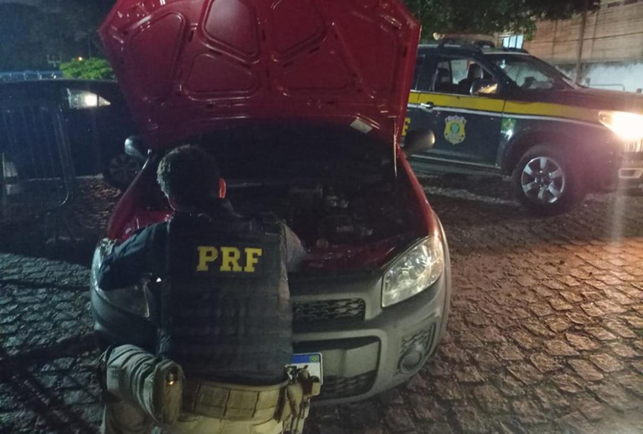 PRF cumpre mandado de prisão e recupera mais um veículo roubado no RN