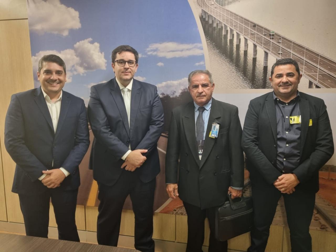 Representantes apodienses participaram de uma reunião com o DNIT em Brasília