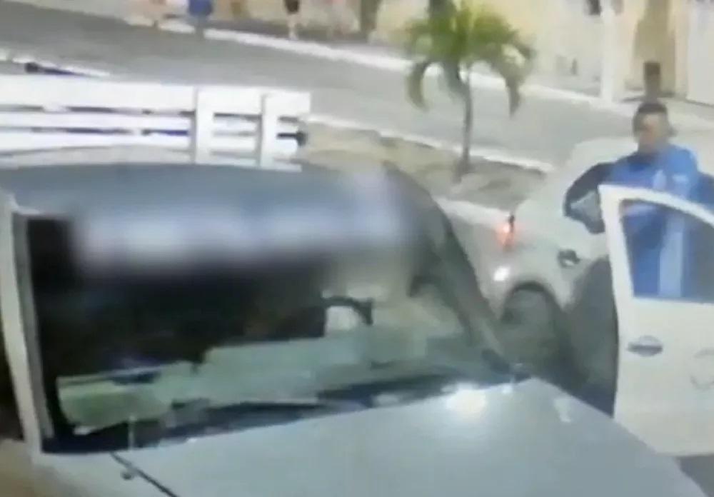 Um mês após ser exonerado por usar arma para abordar motoristas, homem é nomeado em cargo na Prefeitura de Parnamirim