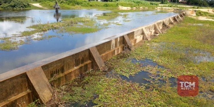 Açude do Apanha Peixe em Caraúbas começa sangrar nesta Quinta (19)