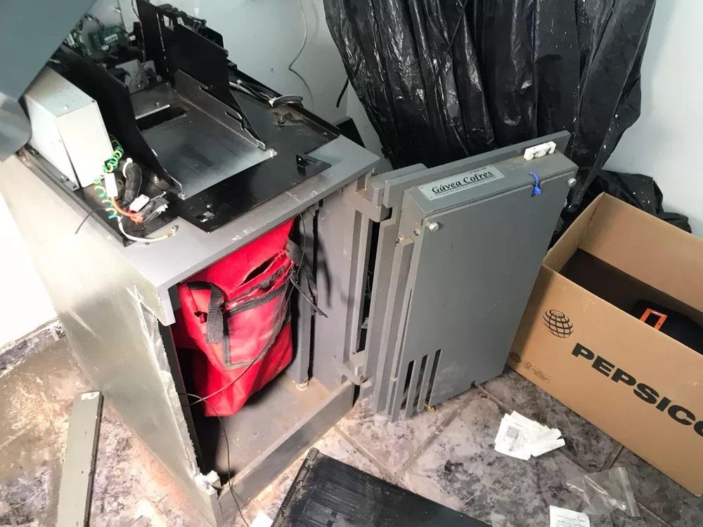 Bandidos invadem posto de combustíveis e arrombam cofre na madrugada na Grande Natal