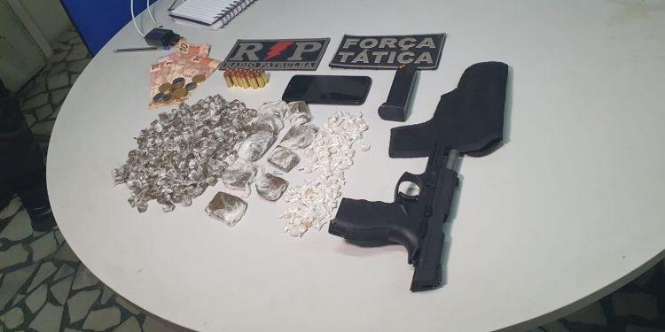 Dupla é presa com pistola e drogas no bairro Belo Horizonte em Mossoró