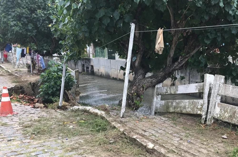 Falta de estrutura na proteção de córrego preocupa moradores da Zona Oeste de Natal
