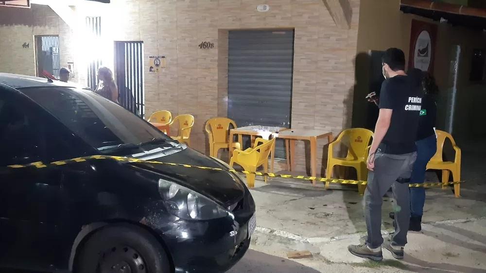 Homem é morto com vários tiros e duas pessoas ficam feridas de raspão em atentado em bar de Natal