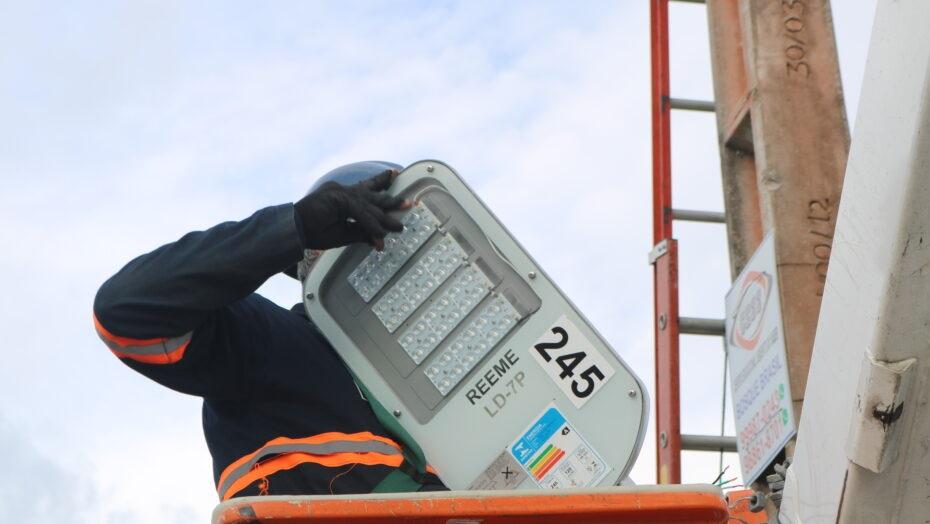 Iluminação de Parnamirim já está 80% substituída por LED, diz Prefeitura