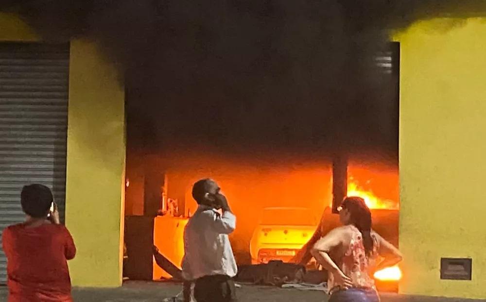 Incêndio atinge loja de peças de carro no interior do RN; VÍDEO