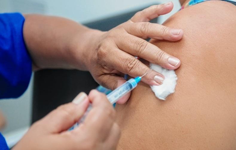 Promessa de vacinas atualizadas deve ficar para 2023, aponta pesquisador do RN