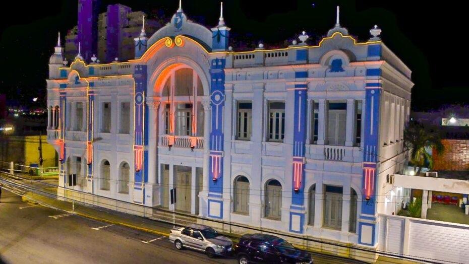 Sede da Prefeitura de Natal terá iluminação especial em maio em homenagem a campanhas de saúde