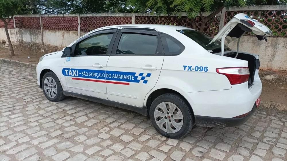 Taxista assaltado na Zona Norte de Natal é colocado em mala de carro e resgatado em Mossoró mais de 9 horas depois
