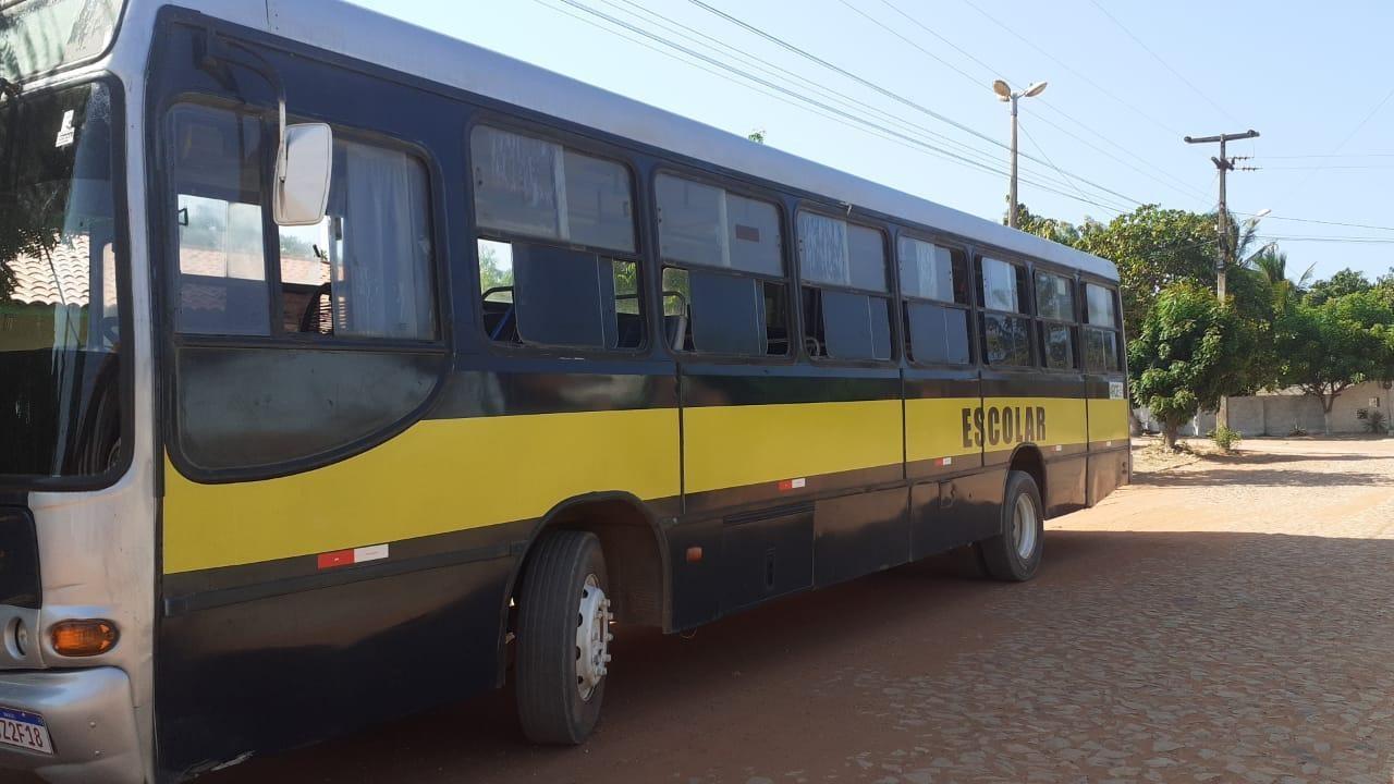 Transportes escolares estaduais param de funcionar por falta de pagamento em Apodi