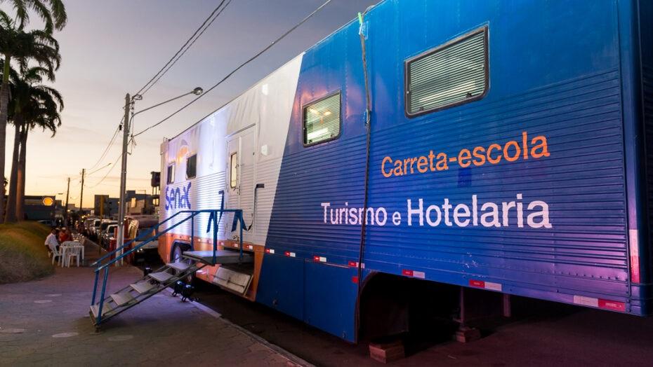 Unidade Móvel do SENAC oferece qualificação profissional gratuita no interior do RN