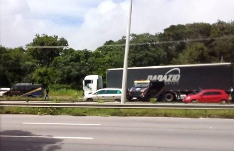 Acidente: Carreta e carro-forte colidem na BR-101, na entrada de Natal -  Gazeta do RN