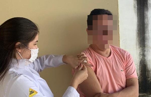 Apodi inicia aplicação da 4ª dose da vacina contra covid na população com 40 anos ou mais nesta Segunda (20)