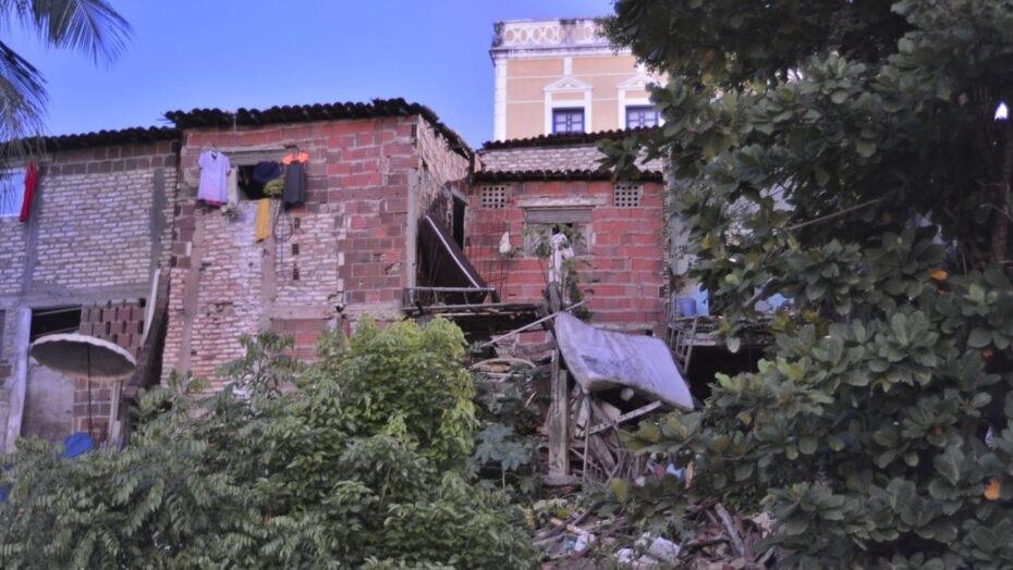 Áreas de risco: moradores de comunidades em Natal temem desabamentos