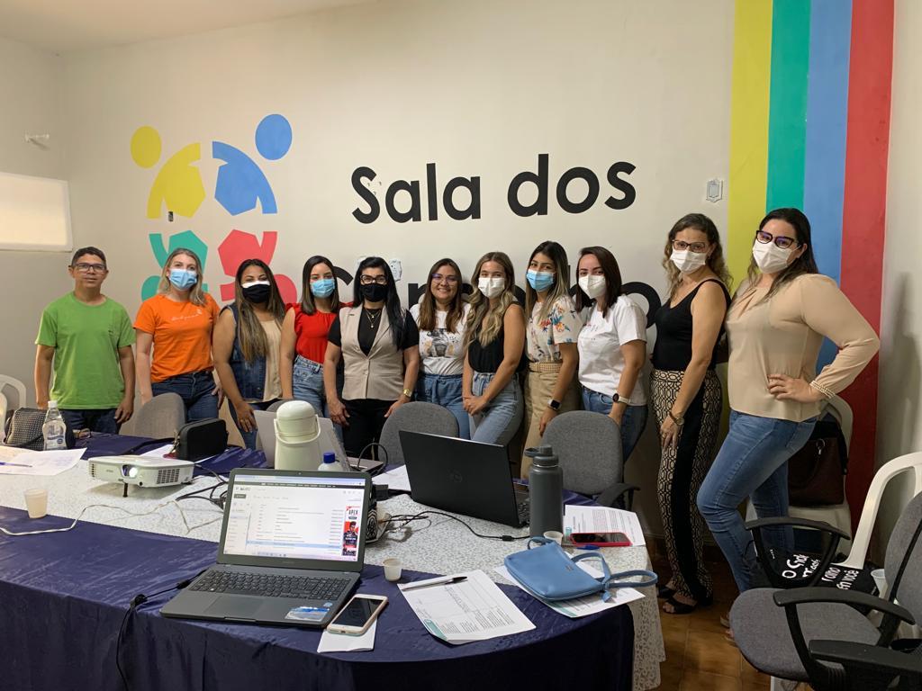 Articuladora do SELO UNICEF reúne-se com diversos servidores em Apodi