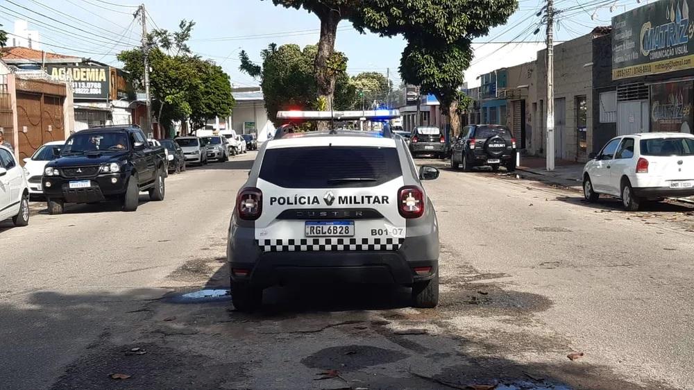 Bandidos amarram e amordaçam funcionários de empresa e atiram em dono em assalto em Natal