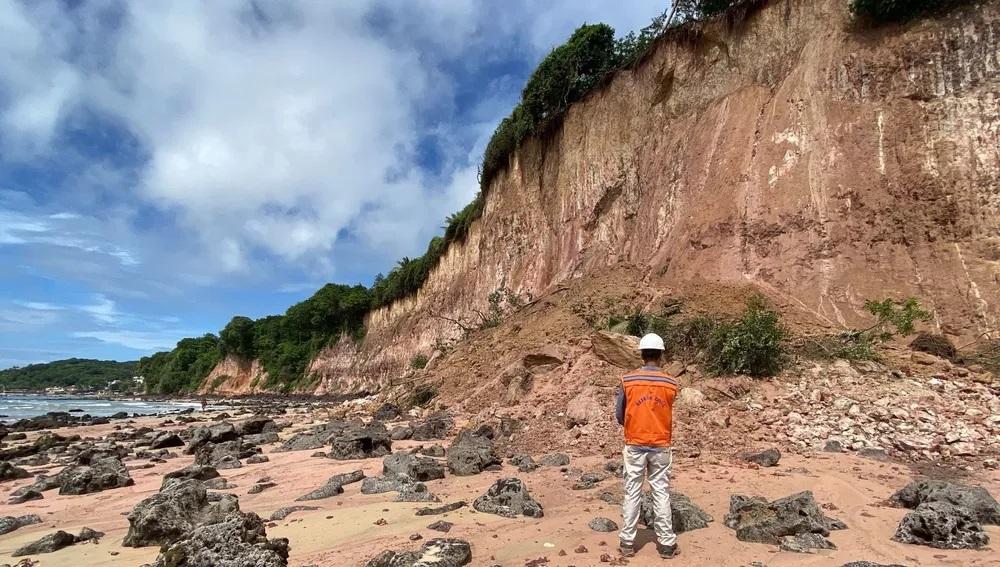 Dois trechos da falésia de Pipa sofrem deslizamentos após chuvas