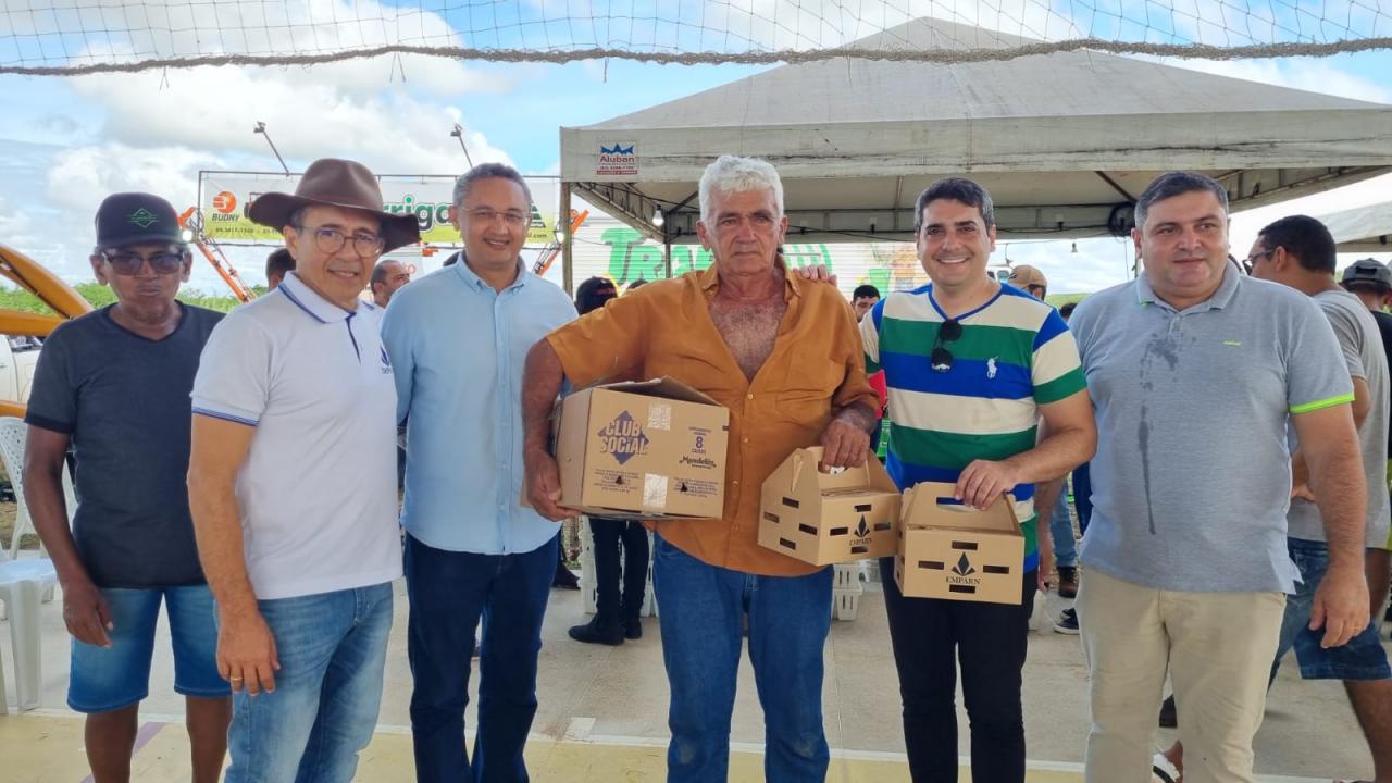 Mais de 3 mil aves são entregues pelo programa Pinto Caipira durante a I EXPOAP em Apodi