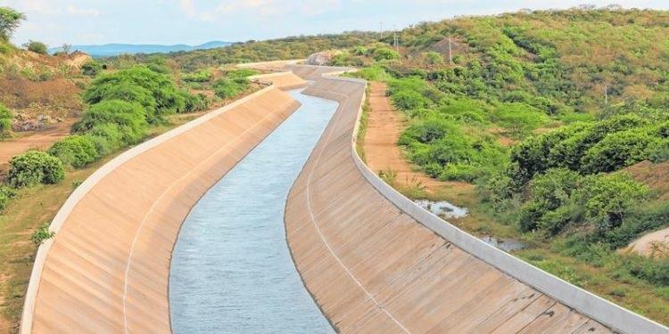 Ministro participa de detonação de rocha para continuidade das obras do Ramal do Apodi