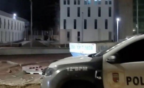 PM troca tiros com criminosos e impede roubo em obra do Hospital da Mulher em Mossoró