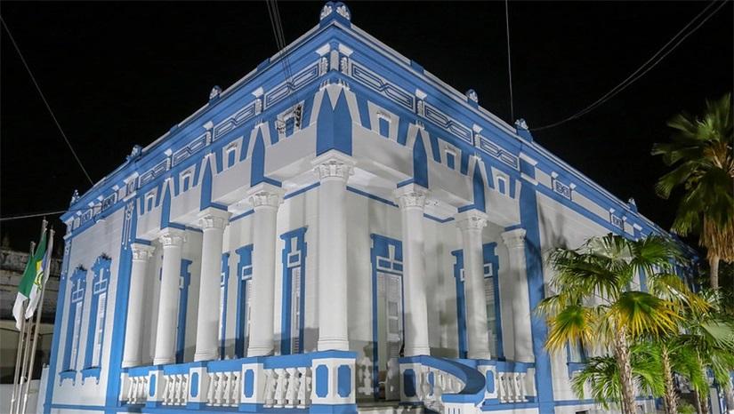 Por meio de nota, prefeito Allyson Bezerra esclarece participação no palco do MCJ