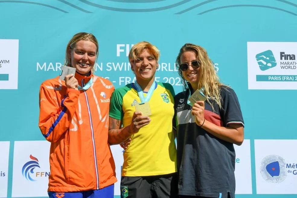 Ana Marcela Cunha é ouro na etapa de Paris da Copa do Mundo