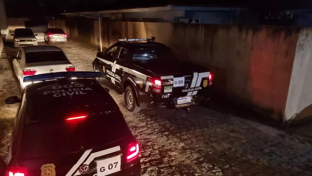 DHPP cumpriu três mandados de prisão e 10 de busca e apreensão nesta terça-feira (12) em dois bairros de Natal