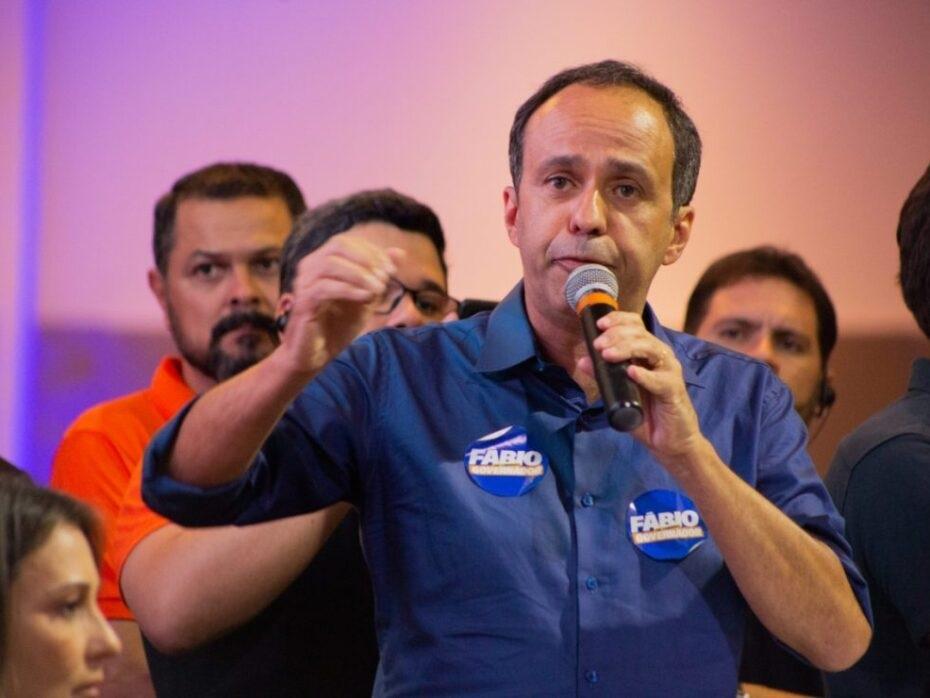 Fábio Dantas lista problemas da saúde e chama Fátima Bezerra de “genocida”