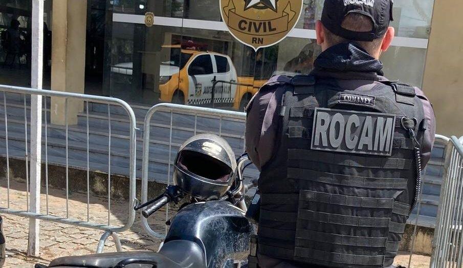 Foragido da justiça do Estado do MT é preso conduzindo motocicleta roubada em Natal-RN