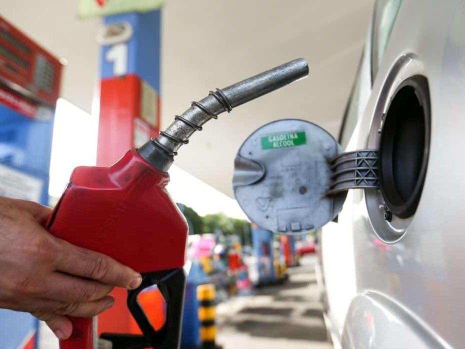 Gasolina volta a cair de preço em Natal-RN e é vendida a R$ 6,79 o litro