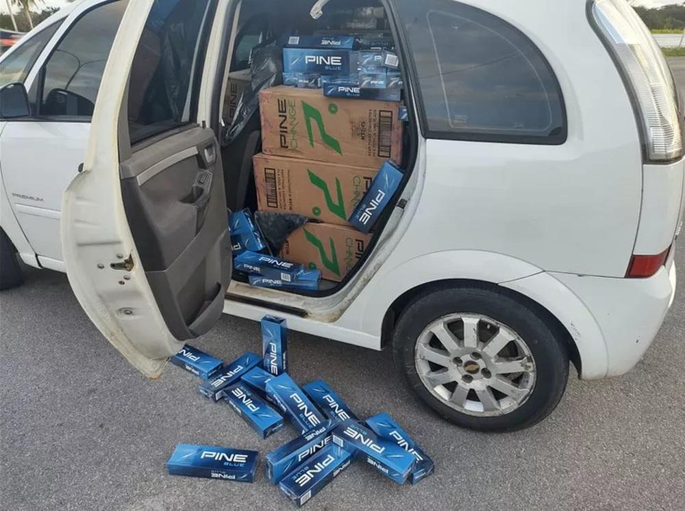 Homem é preso com carga de 17 mil maços de cigarro contrabandeados no interior do RN