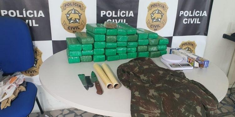 Homem é preso e drogas apreendidas no Conjunto Vingt Rosado, em Mossoró-RN