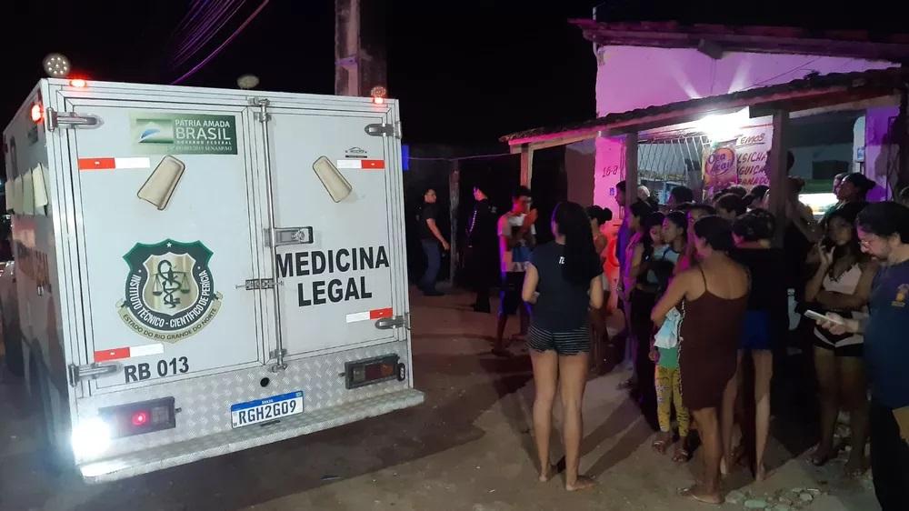 Homem mata esposa e atira na própria cabeça na frente dos filhos em Natal-RN, diz Polícia Civil