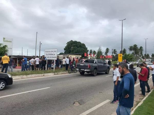 Motoristas por aplicativo fazem protesto e cobram segurança após morte de colega em Natal