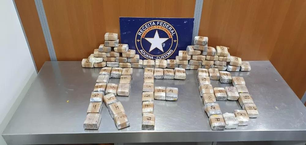 Passageiro é detido escondendo 21 kg de 'supermaconha' em carga de polpa de açaí no aeroporto de Fortaleza-CE
