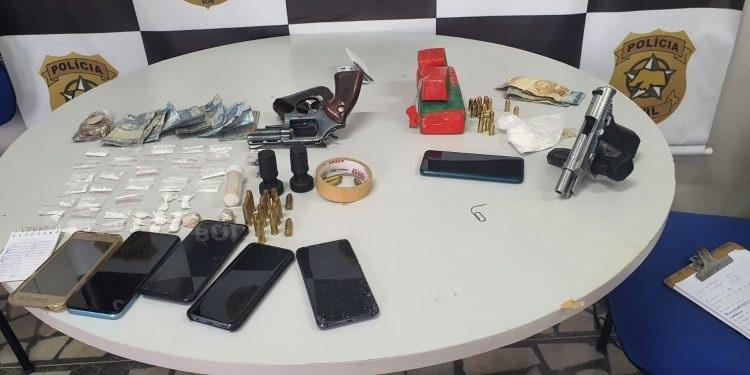 Polícia Civil apreende drogas e armas na comunidade do Pirrichil em Mossoró-RN