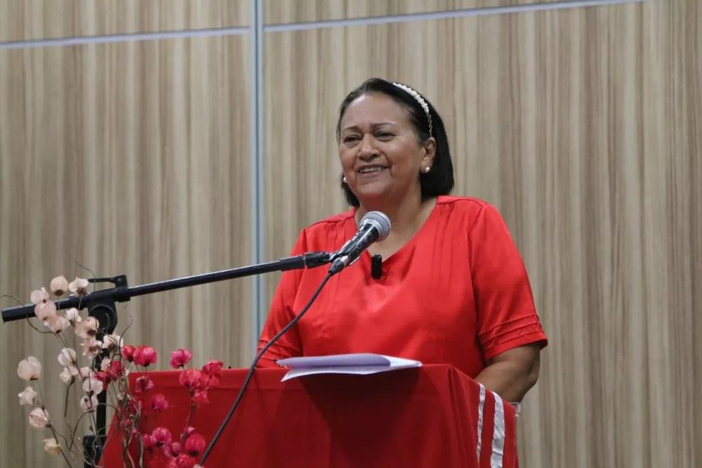 Promessas dos políticos: a 6 meses do fim do mandato, Fátima Bezerra cumpriu 33% dos compromissos de campanha