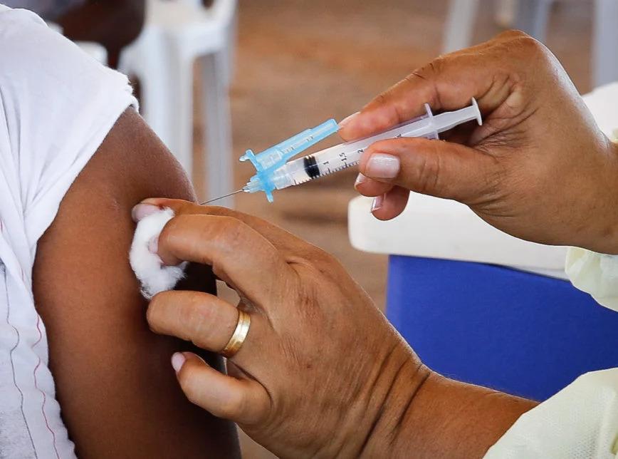 Aplicação da 5ª dose da vacina contra a Covid-19 será iniciada nesta Terça(23) para imunocomprometidos em Apodi