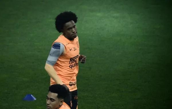 Escalação: Willian vira desfalque do Corinthians contra o Flamengo