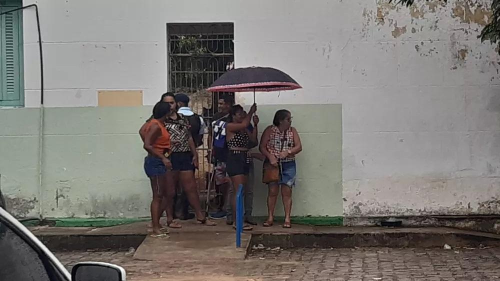 Pacientes psiquiátricos esperam mais de 8 horas em dia de retomada de distribuição de medicação pelo SUS no RN