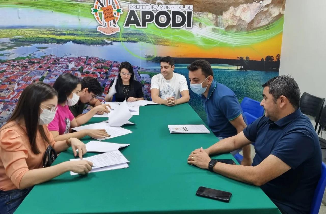 Prefeitura de Apodi empossa 3 novos servidores efetivos nesta Segunda(01)