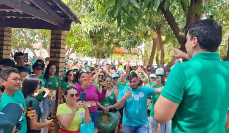 Prefeito Alan Silveira intensifica campanha, levando os nomes dos seus candidatos aos apodienses