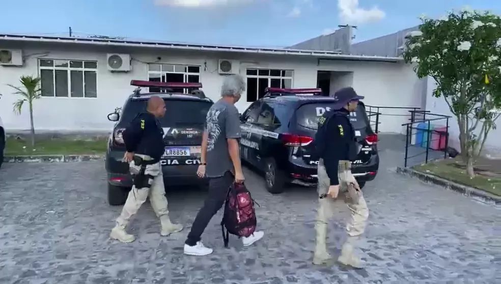 Professor é detido suspeito de importunação sexual contra estudante dentro de ônibus, na PB